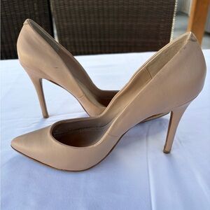 Charles David Nude Pumps